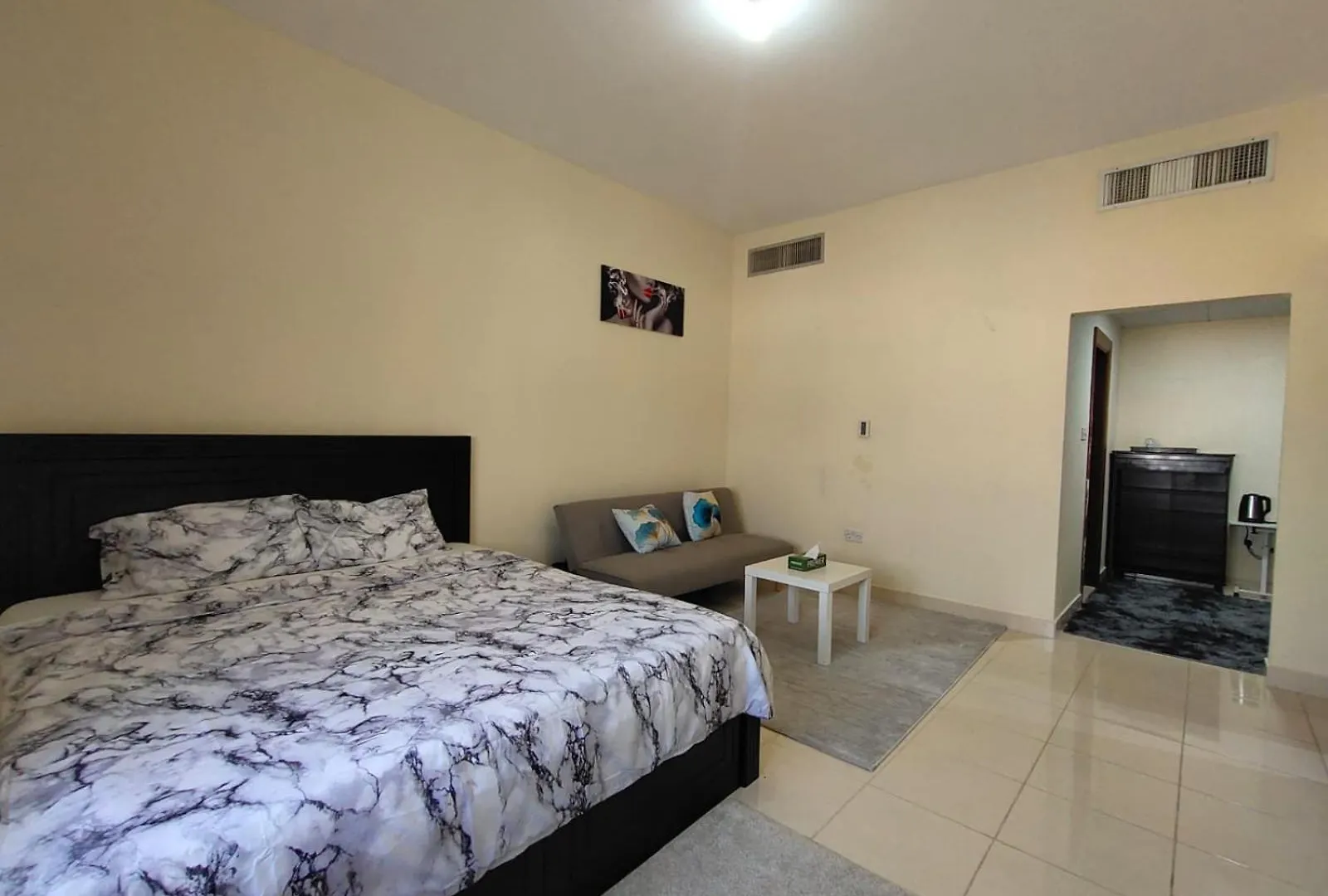 Апартаменты Room With Toilet For Couple With Tv Абу-Даби